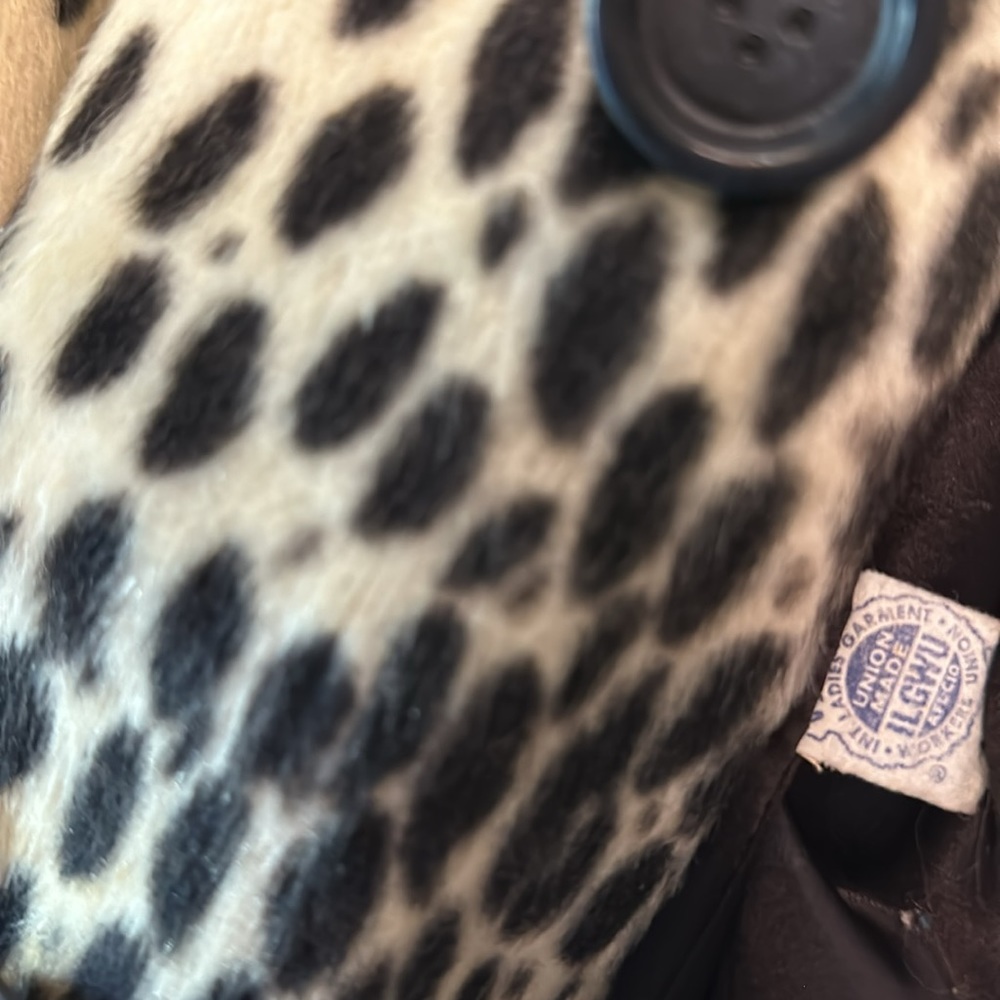 VINTAGE Fur Coat - Picture 7 of 11